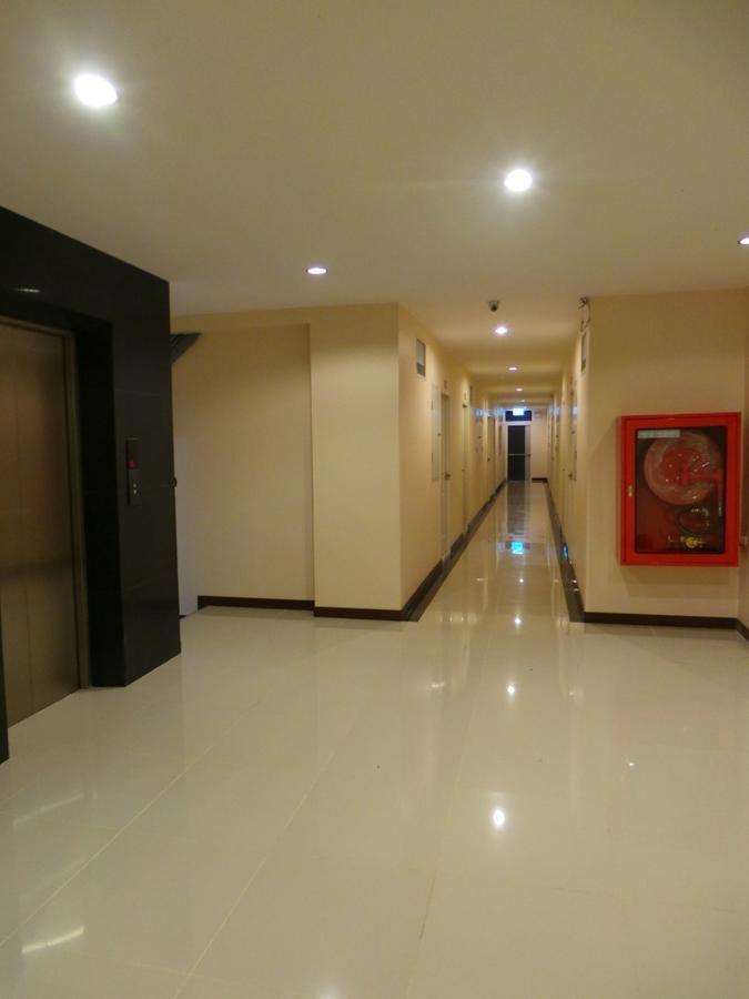 The Icon Service Apartment Si Maha Phot Extérieur photo
