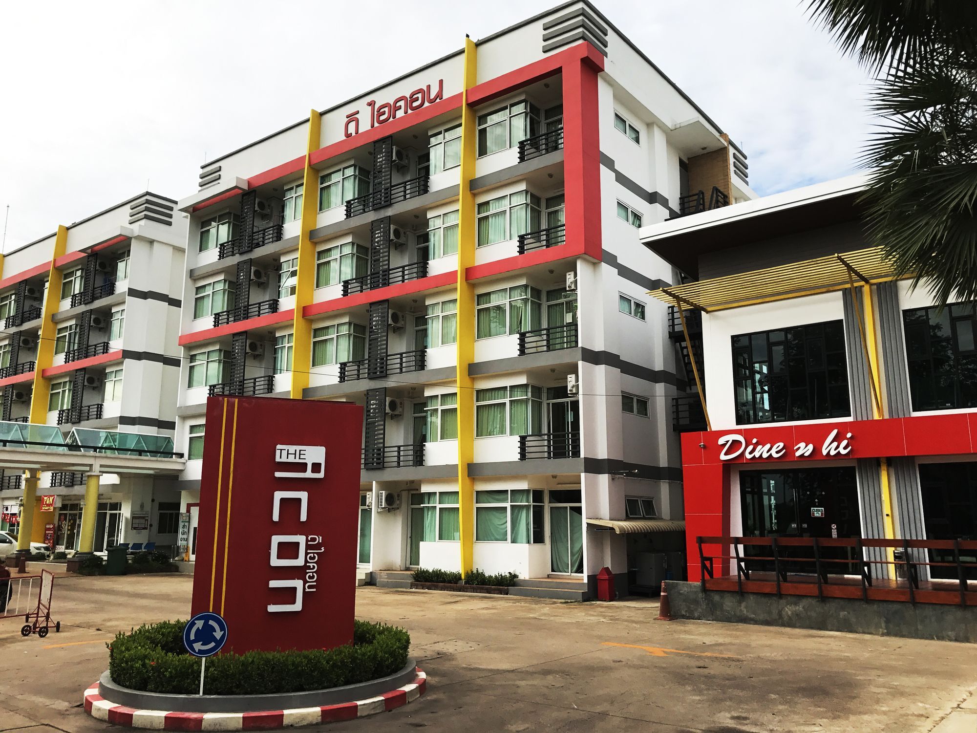 The Icon Service Apartment Si Maha Phot Extérieur photo